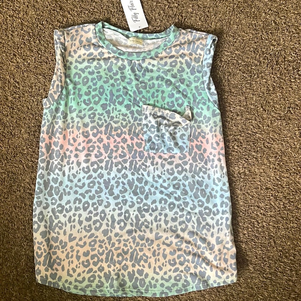 3/$30- NWT colorful leopard tank!
